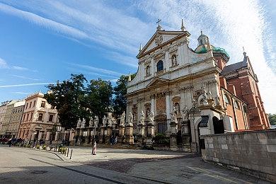 OpenAI视频生成模型Sora 2上线 大量热门角色视频出现